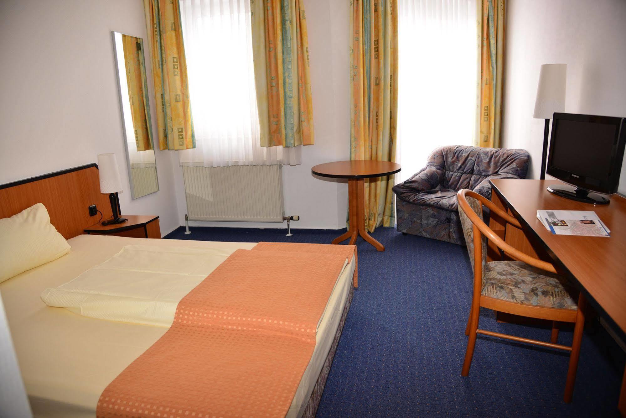 Trip Inn Kongresshotel Frankfurt-Rodgau Esterno foto